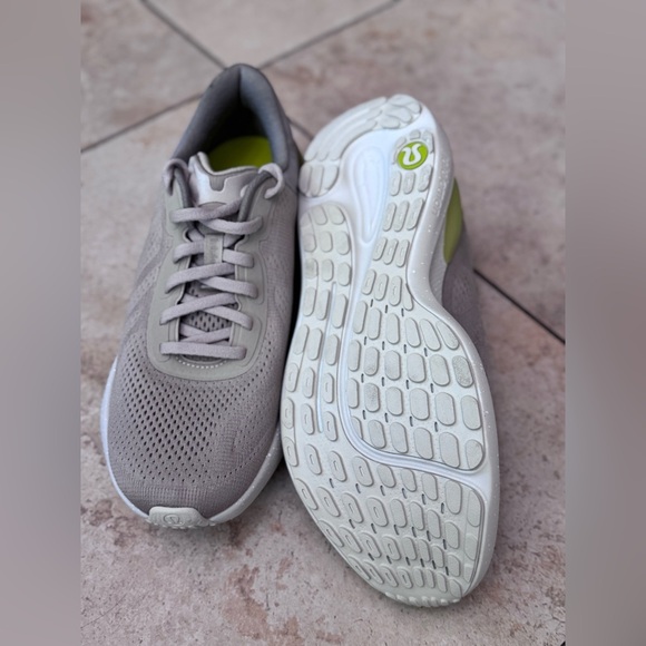 NWOB Men's Beyondfeel Running Shoe - Picture 4 of 7
